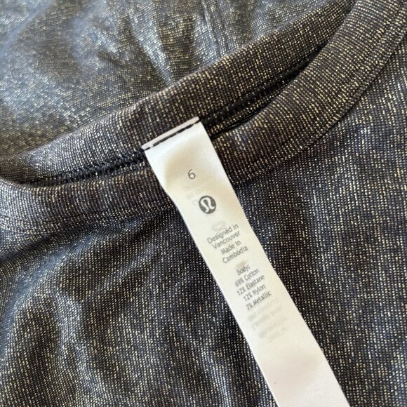 Lululemon Top Womens SZ 6 Black Gold Spark Crescent Tee Short Sleeve Gym Workout - Picture 2 of 13